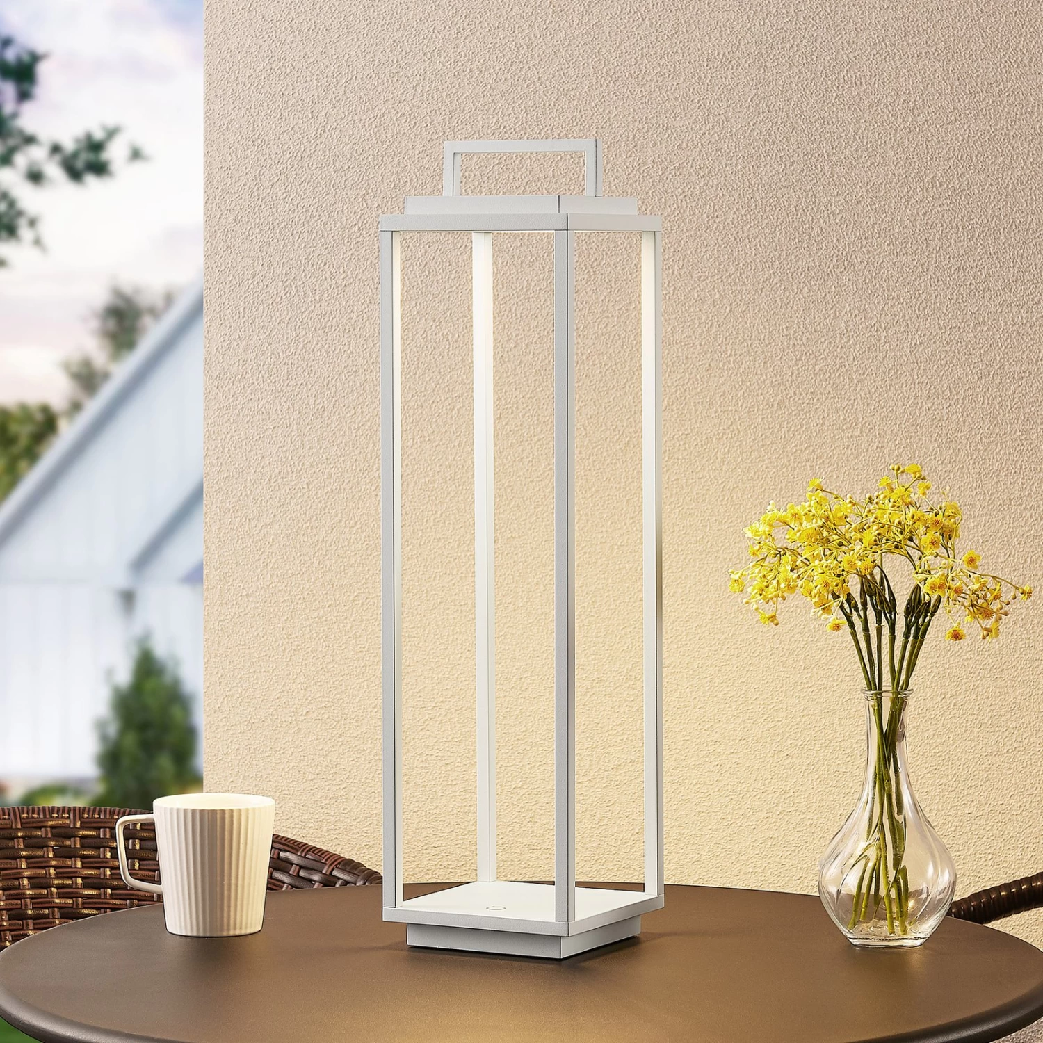 Lucande Elaja LED-Außenlaterne, USB, Weiß