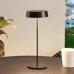 Lucande Tibia LED-Tischleuchte, Akku, USB, Schwarz