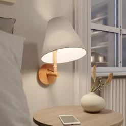 Lucande Jinda Wandleuchte, Holzgestell, Samt Grau