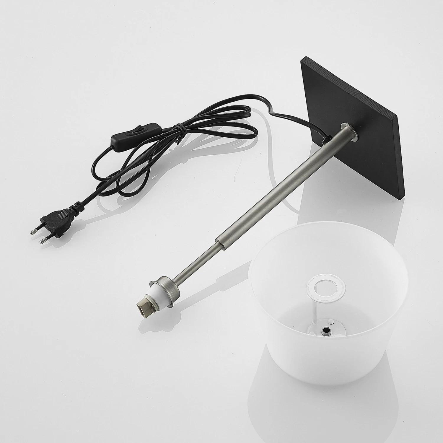 Lucande Madita Tischleuchte Mit Fuß Aus Eschenholz – Bild 9